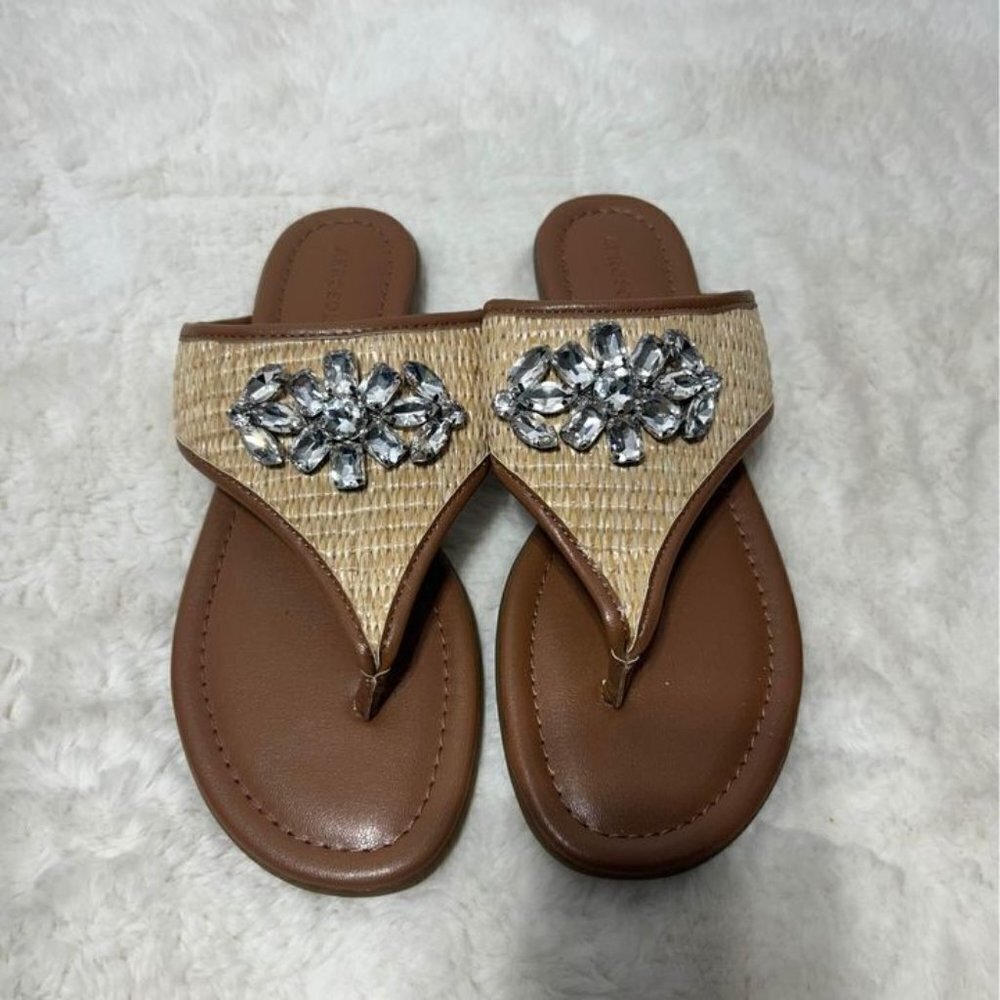 Woman’s Aerosoles rattan rhinestone sandals. Size 9.5. Excellent condition.